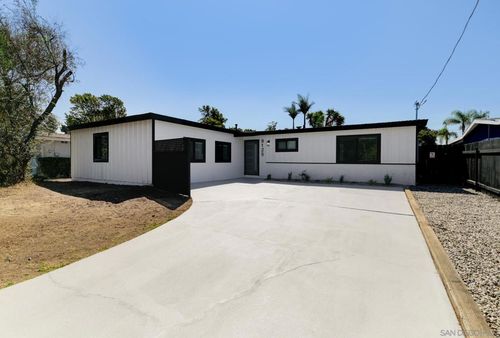 9125 Akard St, Spring Valley, CA, 91977-5818 | Card Image
