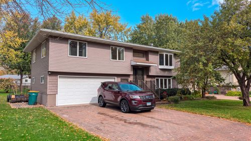 1613 Canary Dr, Albert Lea, MN, 56007-1313 | Card Image