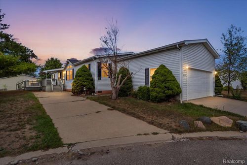8209 Bloomsbury Cir, Northville, MI, 48167-9499 | Card Image