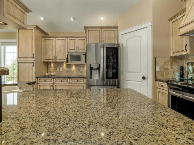 208 Mt Sunburst Place W, House other with 4 bedrooms, 3 bathrooms and 4 parking in Lethbridge AB | Image 13