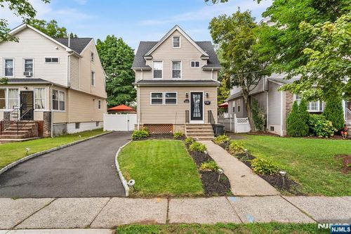 6 Enfield Ave, Montclair, NJ, 07042-3116 | Card Image