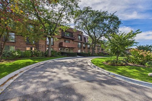 305-3900 Dundee Rd, Northbrook, IL, 60062-2153 | Card Image