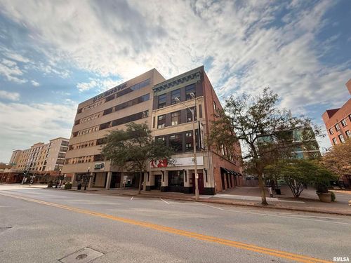 111 W 2nd St, Davenport, IA, 52801-1802 | Card Image