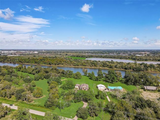 4306 Brazos River Rd, House other with 4 bedrooms, 4 bathrooms and 2 parking in Freeport TX | Image 44