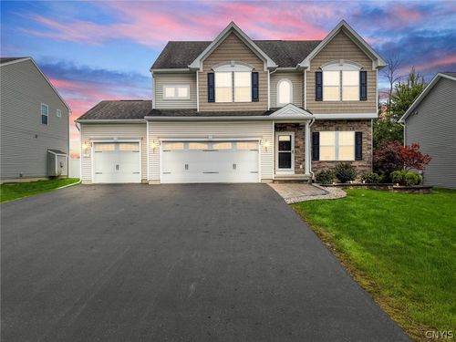 10 Naylor Cir, Baldwinsville, NY, 13027-6195 | Card Image