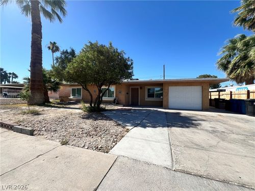 2017 Bracken Ave, Las Vegas, NV, 89104-3611 | Card Image