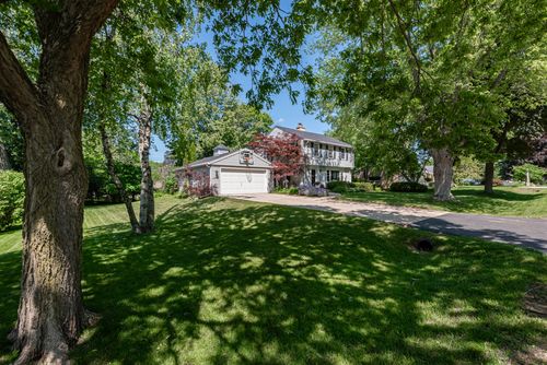 9125 N Meadowlark Ln, Bayside, WI, 53217-1950 | Card Image