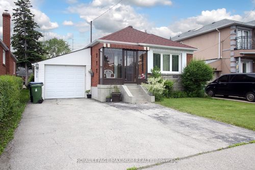 938 Kennedy Rd, Scarborough, ON, M1K2G3 | Card Image