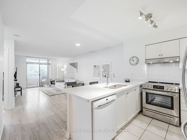 413 - 35 Kingsbridge Garden Cir, Condo with 2 bedrooms, 2 bathrooms and null parking in Mississauga ON | Image 23