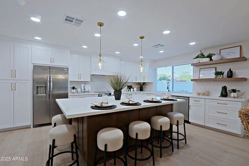 10511 W Kingswood Cir, Sun City, AZ, 85351-2246 | Card Image