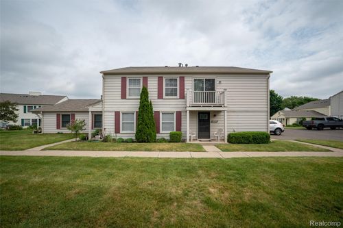 2978 Elmwood Ct, Lake Orion, MI, 48360-1714 | Card Image