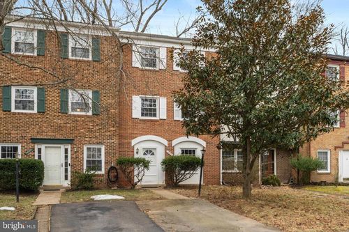 14831 Hoxton Sq, CENTREVILLE, VA, 20120-1838 | Card Image