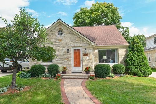 2616 N 85th St, Wauwatosa, WI, 53226-1916 | Card Image