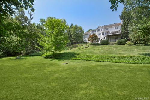 17 Byram Meadows Rd, Chappaqua, NY, 10514-3910 | Card Image