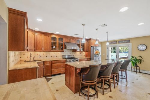 67 Landscape Dr, Wheatley Heights, NY, 11798-1418 | Card Image