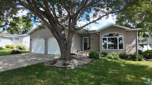 1030 N Washington Ave, Madison, SD, 57042-1101 | Card Image