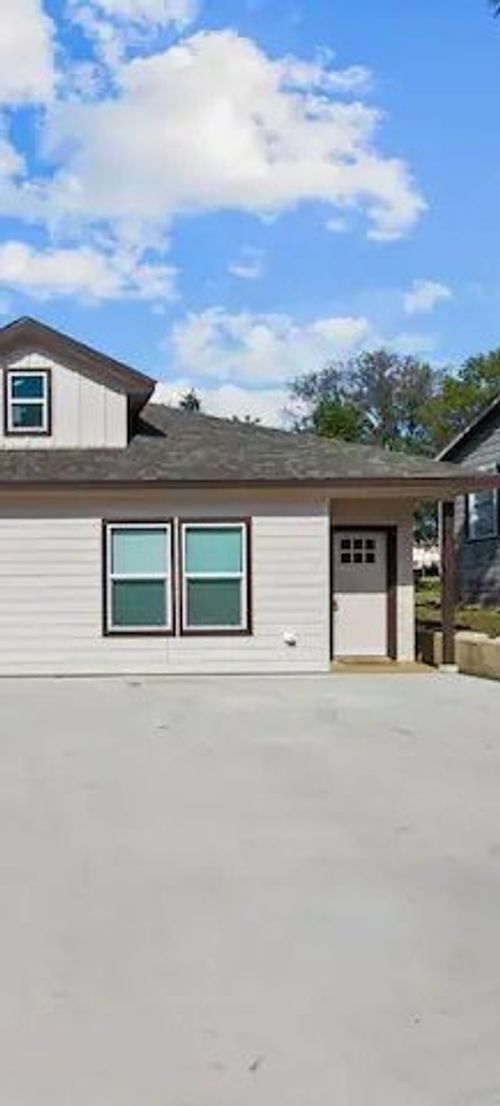 613-613 W Elm St, Denison, TX, 75020-2237 | Card Image