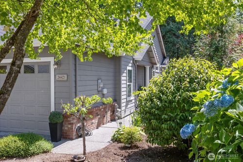 24421 Ne Vine Maple Way, Redmond, WA, 98053-5677 | Card Image