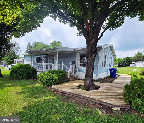 8 Heth St, Gettysburg, PA, 17325-3205 | Card Image
