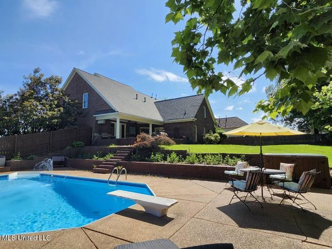 Gorgeous Landscaped Pool | Image 44