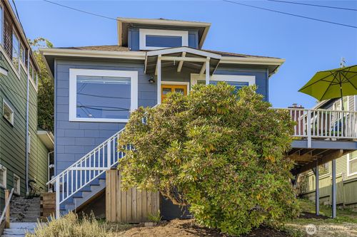 7011 Dayton Ave N, Seattle, WA, 98103-5027 | Card Image