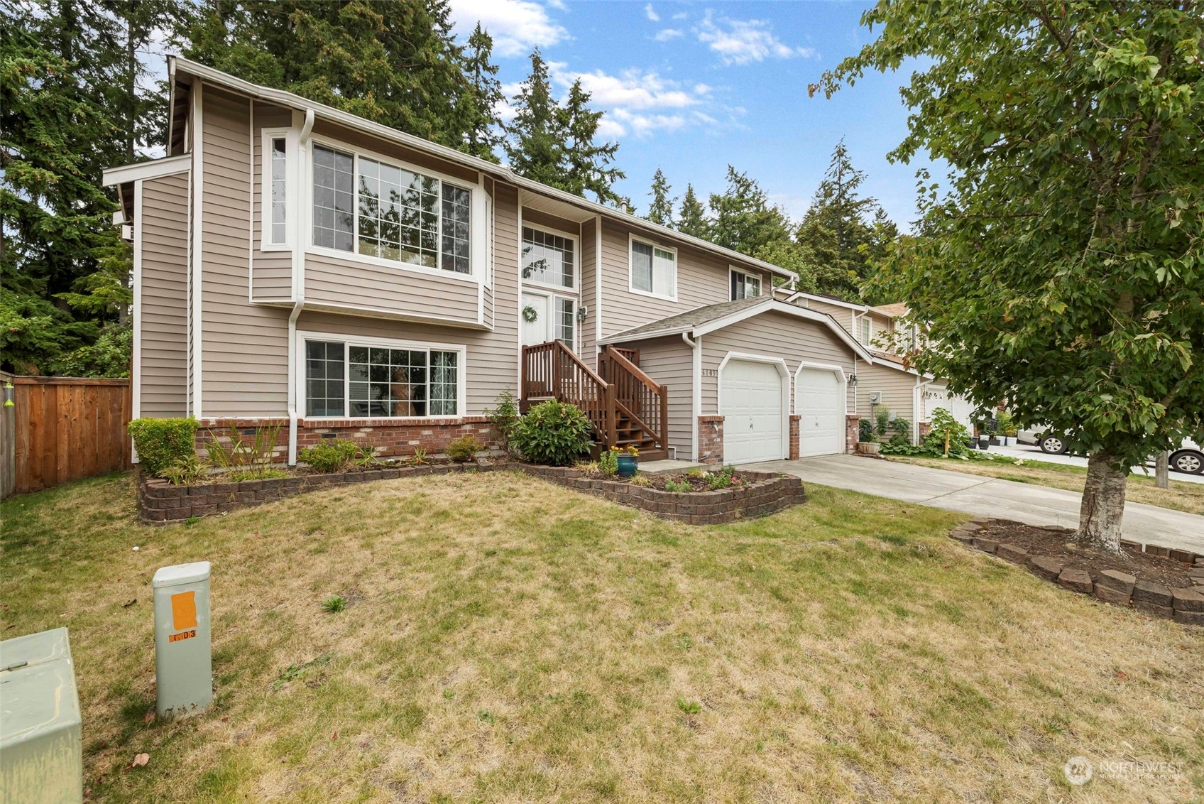 Sycamore Ln, Bremerton, WA 98311
