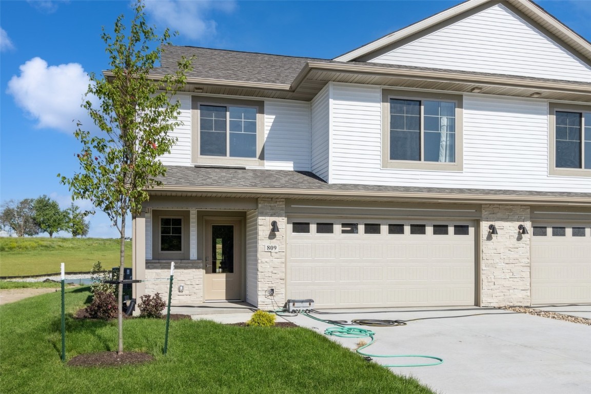 High Ridge Trl, Solon, IA 52333