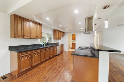 215 Lakepark Dr, Placentia, CA, 92870-6407 | Card Image