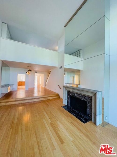 b313-4338 Redwood Ave, Marina Del Rey, CA, 90292-6479 | Card Image