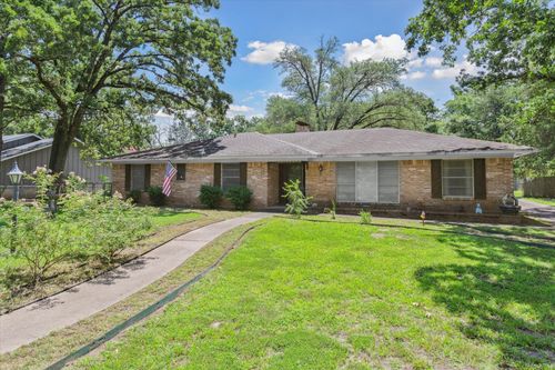 100 Royal Ln, Edgewood, TX, 75117-2318 | Card Image