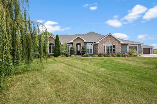 1679 Marian Ct, Mineral Point, WI, 53565-8308 | Card Image