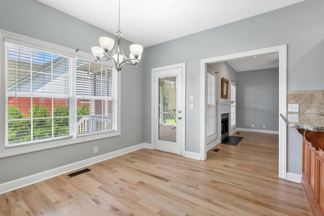 Kitchen Eat-In Area | Image 20