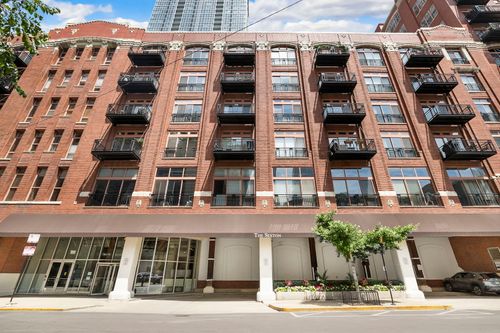 apt-2c-360 W Illinois St, CHICAGO, IL, 60654-5237 | Card Image