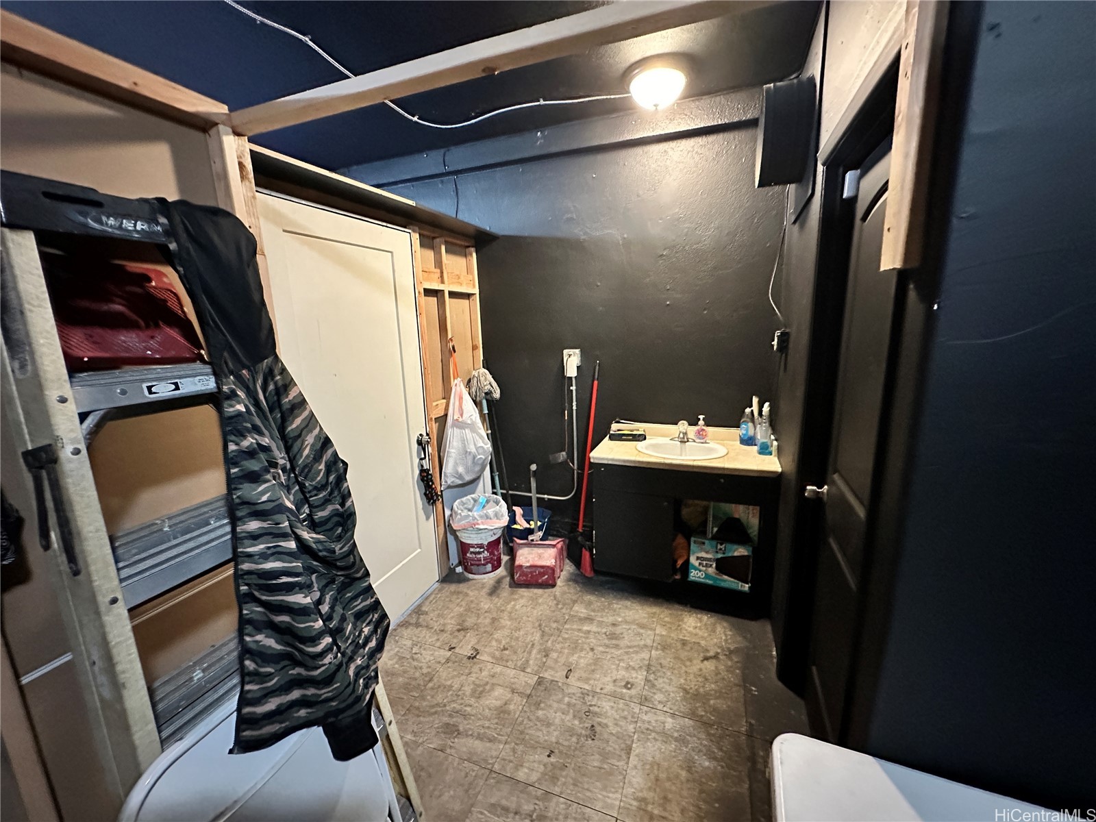 Commercial Sale in Honolulu 5