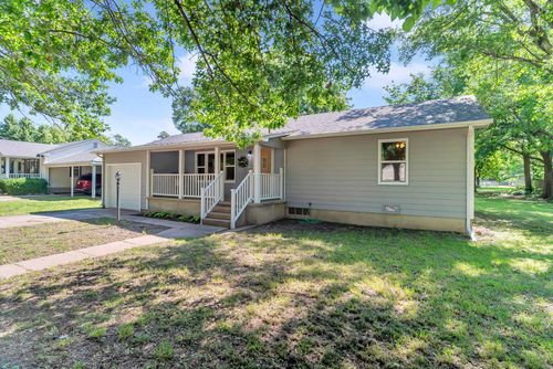 218 N Locust St, Whitewater, KS, 67154-9086 | Card Image