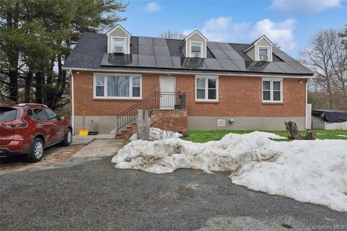 5 Wedgewood Dr, Coram, NY, 11727-1202 | Card Image