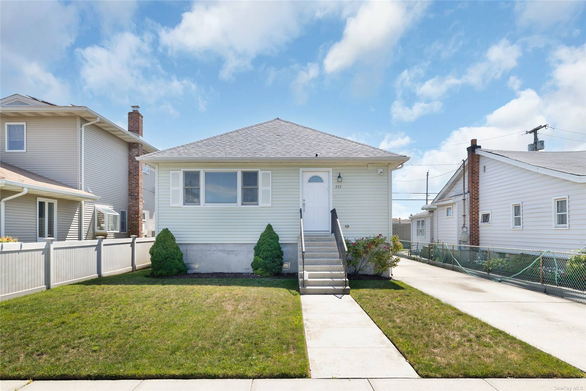 Quebec Rd, Island Park, NY 11558
