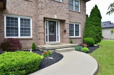 3 Suter Cres, House other with 5 bedrooms, 3 bathrooms and 6 parking in Dundas ON | Image 2