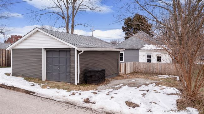 127 New Albany St, Home with 3 bedrooms, 2 bathrooms and null parking in Sellersburg IN | Image 9