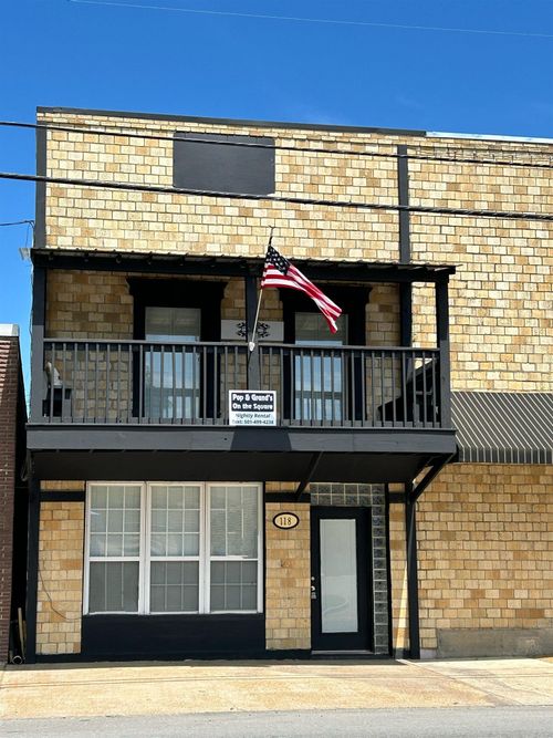 118 E Main St, Mountain View, AR, 72560-6407 | Card Image