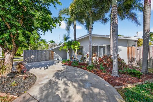 3792 Ne 19th Ave, Oakland Park, FL, 33308-6211 | Card Image