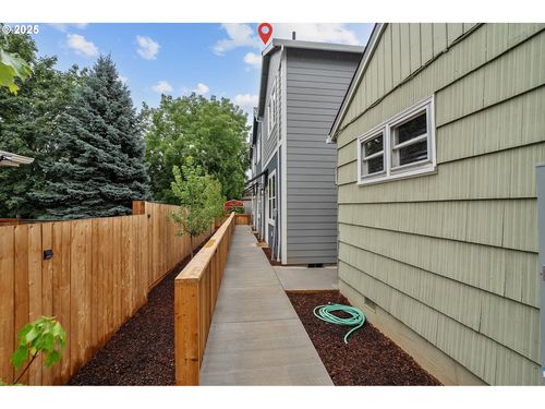 7822 Se Salmon St, Portland, OR, 97215-3038 | Card Image