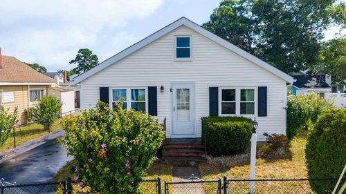 8 Barnes St, Wareham, MA, 02571-2535 | Card Image