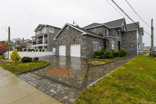4563 Decatur Pl, Island Park, NY, 11558-2204 | Card Image