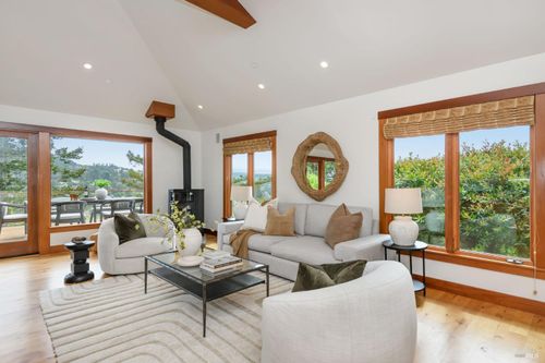 49 Woodside Ln, Mill Valley, CA, 94941-3372 | Card Image
