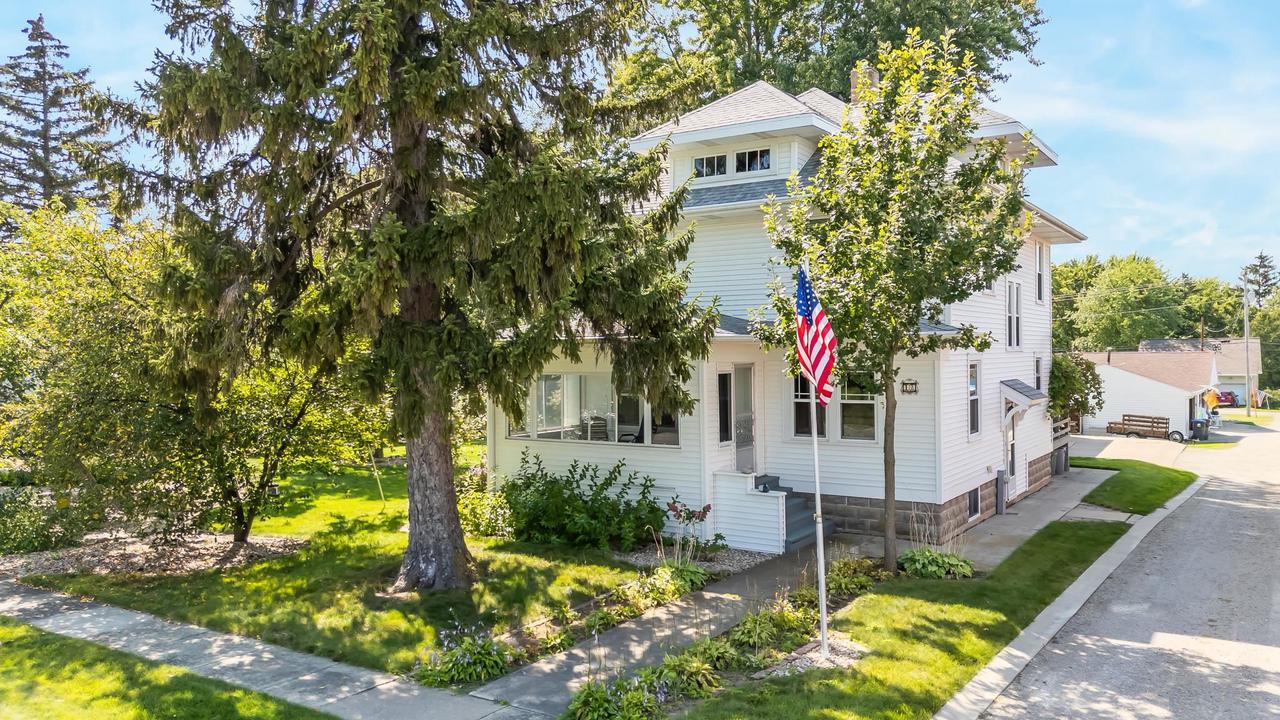 4th St, Winneconne, WI 54986