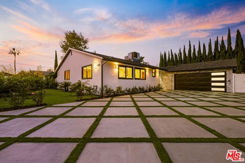 16823 Valerio St, Lake Balboa, CA, 91406-2748 | Card Image