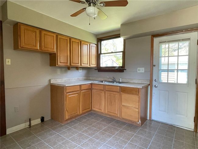412 20 Th St, House other with 2 bedrooms, 1 bathrooms and 1 parking in Beaver Falls PA | Image 9