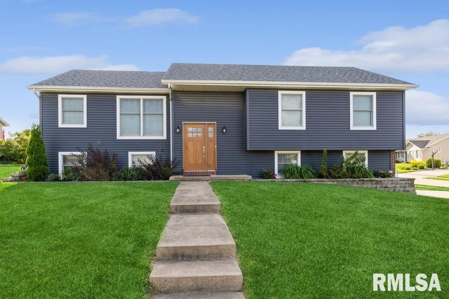 Woodland Ave, Davenport, IA 52807