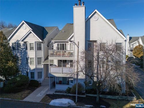 101 Quartz Lane, Paterson, NJ, 07501 | Card Image